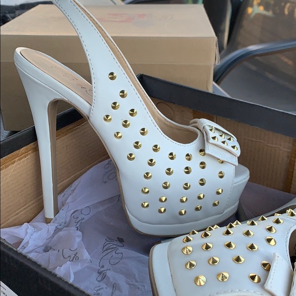 Heels - Picture 2 of 2